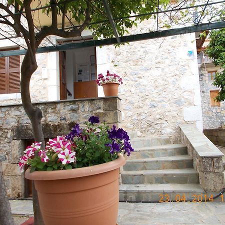 Skardamoula'S Studios And Apartments, 2 Kardamyli Exterior photo